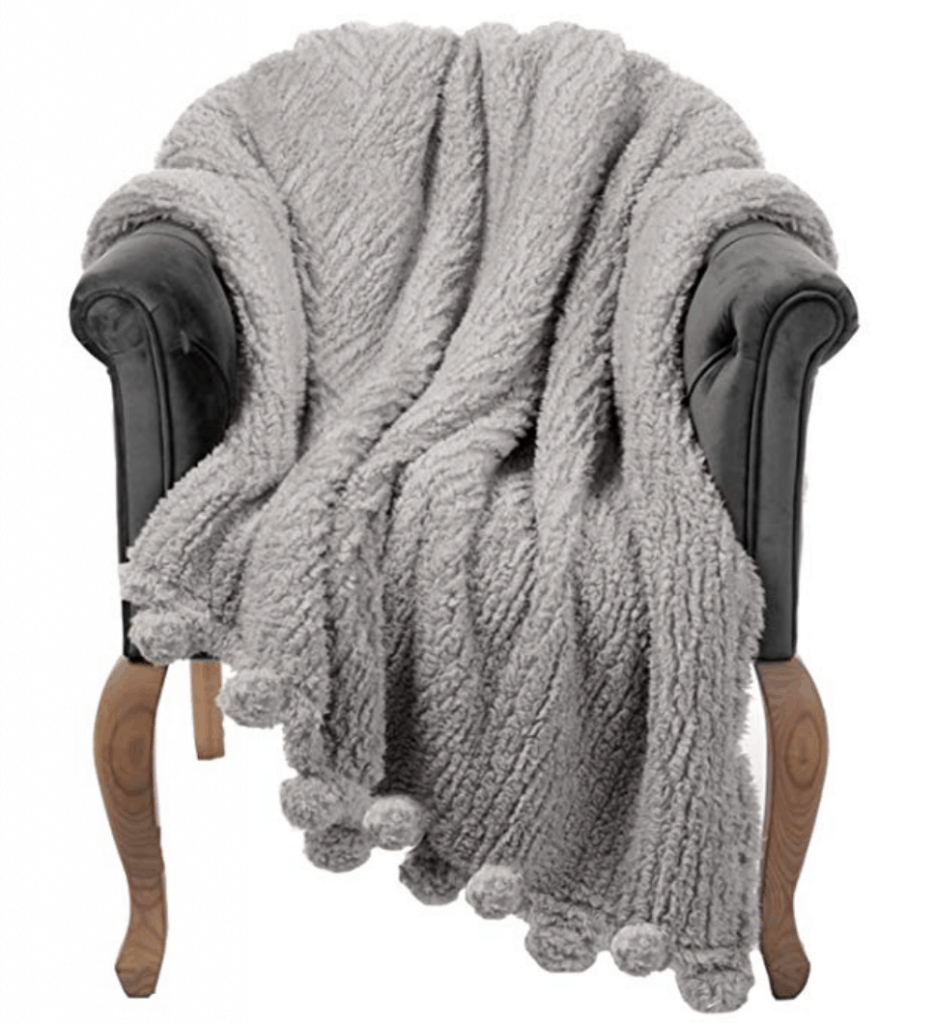 Comfy Throw Blanket // 15 Fabulous Online Christmas Gifts at karenehman.com.